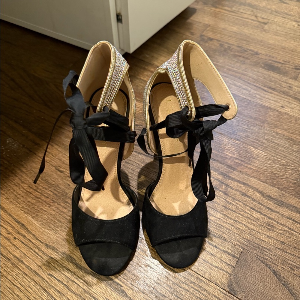 Elegant Black Women's Heels with Rhinestone Detail